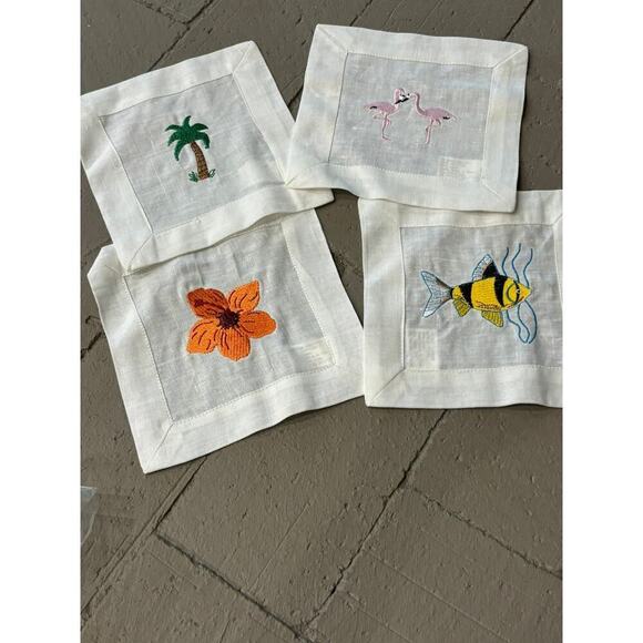 Two's Company Embroidered Set of Four Napkins NEW - Picture 1 of 6